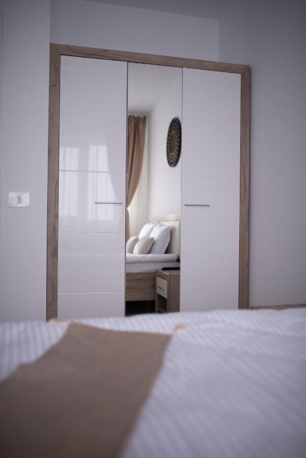 Apartament Denissia 오라데아 외부 사진